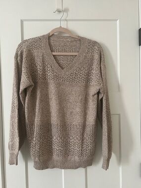 Women’s Light Taupe V-Neck Knit Sweater M